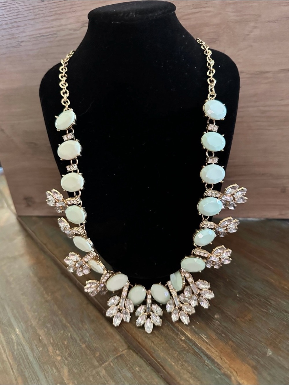Chico’s Mint Green Crystal Statement Necklace Gold Tone Bib Necklace